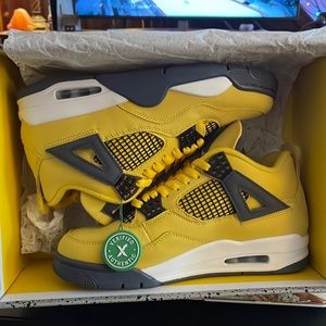 Air Jordan 4 Retro Lightning size 8men/9.5womens
